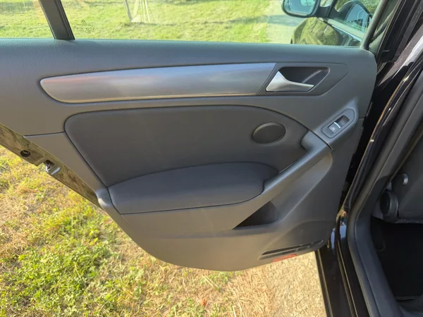 Volkswagen Golf VI 1,4i16V STYLE 1 MAJITEL - foto 34