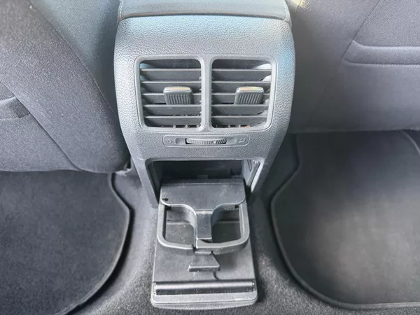 Volkswagen Golf VI 1,4i16V STYLE 1 MAJITEL - foto 40