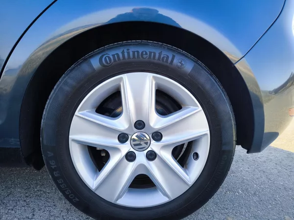Volkswagen Golf Plus VI 1,6MPI 75kW SERVISKA 1MAJ. - foto 12