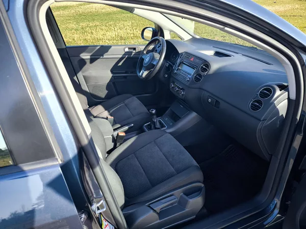 Volkswagen Golf Plus VI 1,6MPI 75kW SERVISKA 1MAJ. - foto 19