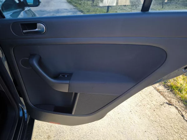 Volkswagen Golf Plus VI 1,6MPI 75kW SERVISKA 1MAJ. - foto 23
