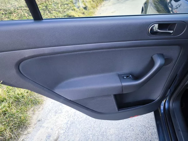 Volkswagen Golf Plus VI 1,6MPI 75kW SERVISKA 1MAJ. - foto 25