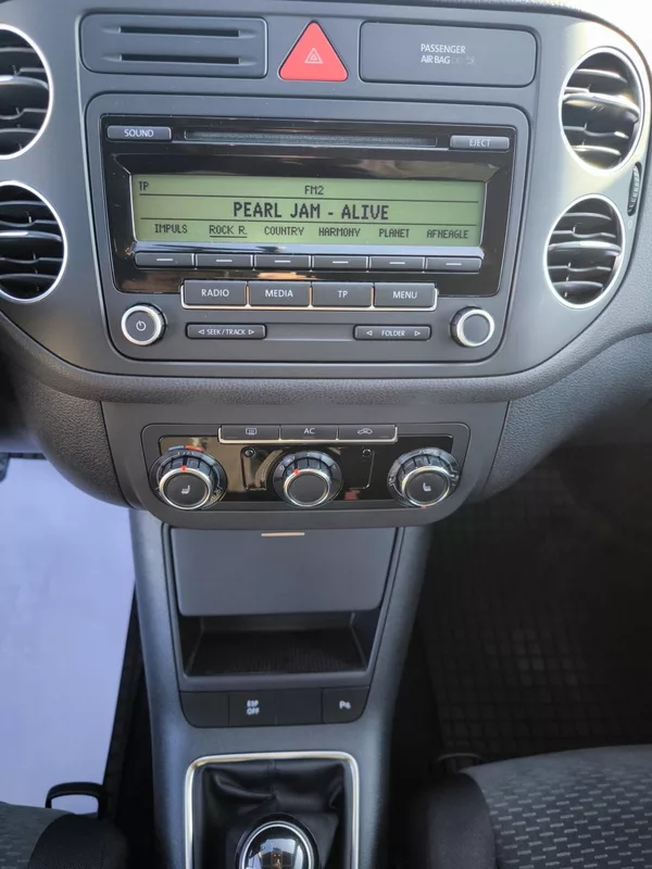 Volkswagen Golf Plus VI 1,6MPI 75kW SERVISKA 1MAJ. - foto 35