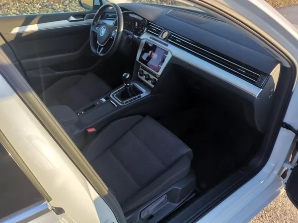 Volkswagen Passat 2,0TDI 110kW VIRTUAL LED 1MAJ - foto 28
