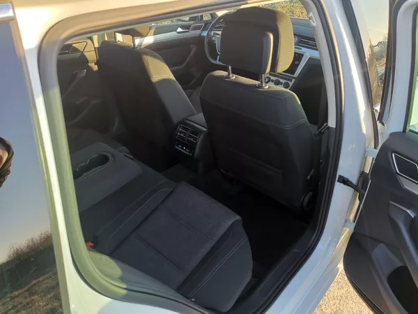 Volkswagen Passat 2,0TDI 110kW VIRTUAL LED 1MAJ - foto 32