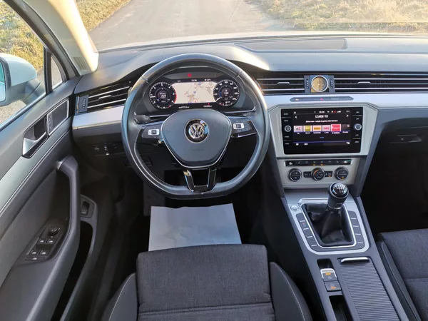 Volkswagen Passat 2,0TDI 110kW VIRTUAL LED 1MAJ - foto 40