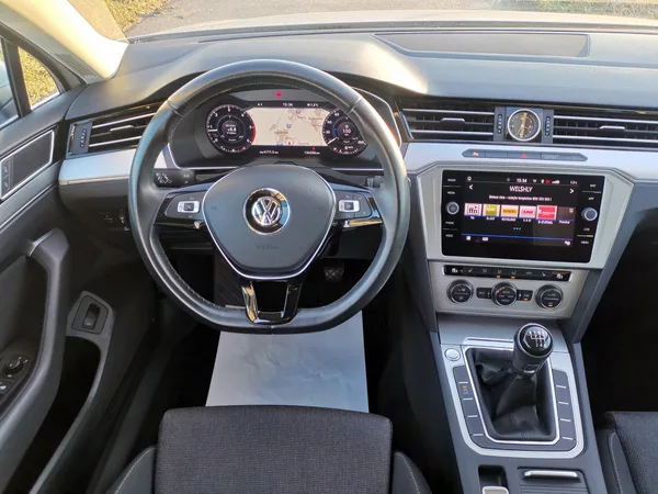Volkswagen Passat 2,0TDI 110kW VIRTUAL LED 1MAJ - foto 41