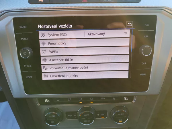 Volkswagen Passat 2,0TDI 110kW VIRTUAL LED 1MAJ - foto 56