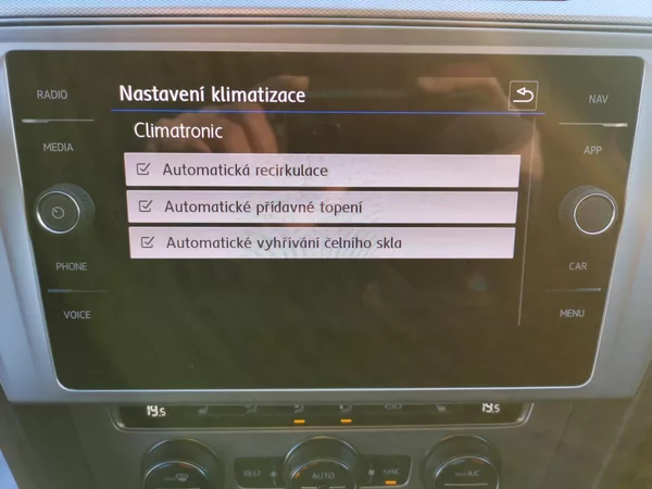 Volkswagen Passat 2,0TDI 110kW VIRTUAL LED 1MAJ - foto 61