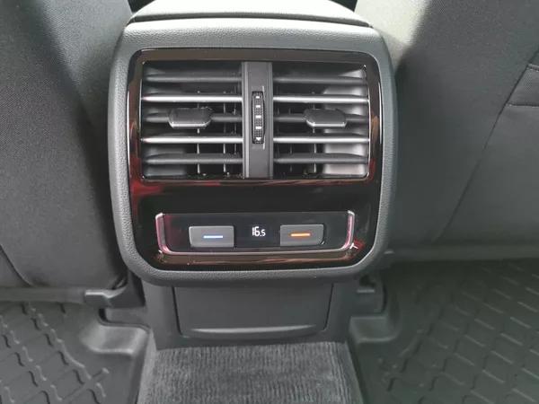 Volkswagen Passat 2,0TDI DSG110kW ACC MATRIX LED - foto 34