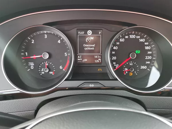 Volkswagen Passat 2,0TDI DSG110kW ACC MATRIX LED - foto 46