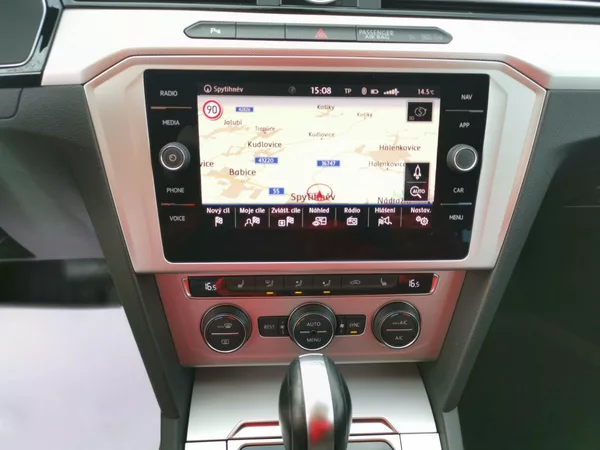 Volkswagen Passat 2,0TDI DSG110kW ACC MATRIX LED - foto 51