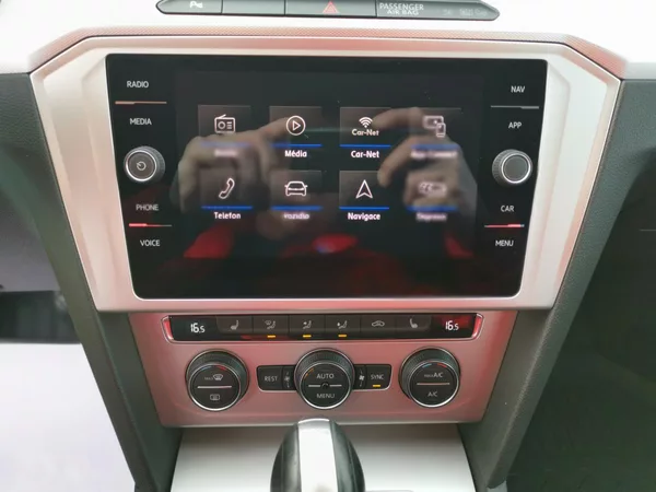 Volkswagen Passat 2,0TDI DSG110kW ACC MATRIX LED - foto 52