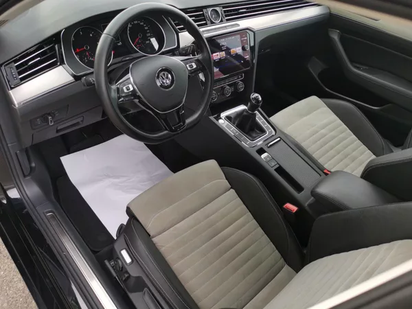 Volkswagen Passat HIGHLINE*110KW*LED*ALCANTARA* - foto 22