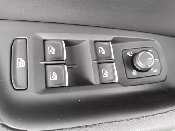 Volkswagen Passat HIGHLINE*110KW*LED*ALCANTARA* - foto 30