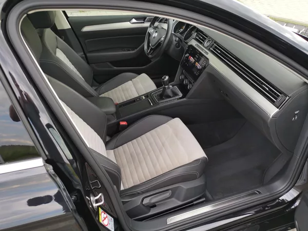Volkswagen Passat HIGHLINE*110KW*LED*ALCANTARA* - foto 31