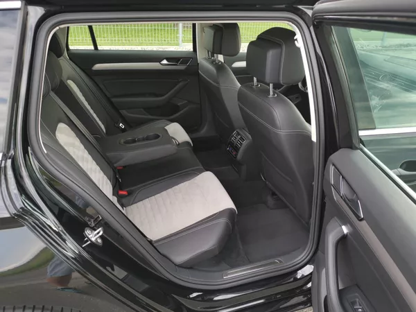 Volkswagen Passat HIGHLINE*110KW*LED*ALCANTARA* - foto 36