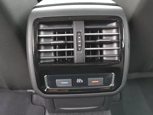 Volkswagen Passat HIGHLINE*110KW*LED*ALCANTARA* - foto 43