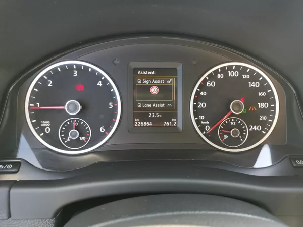 Volkswagen Tiguan 2,0TDI 130kW DSG ICUP 4x4 1MAJ - foto 66