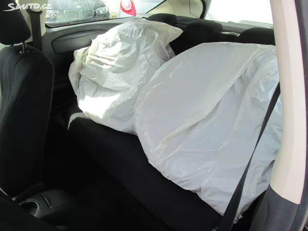 Citroën C4 1,6 - 88KW - NOVÁ STK+OLEJ - foto 8