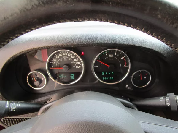 Jeep Wrangler 2,8D-147KW-4x4+NOVÝ OLEJ - foto 14