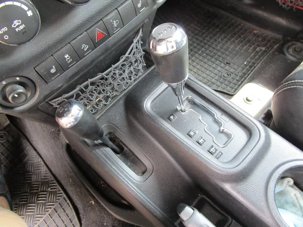 Jeep Wrangler 2,8D-147KW-4x4+NOVÝ OLEJ - foto 17