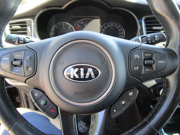 Kia Carens - foto 13