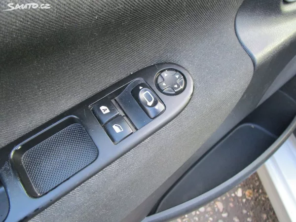 Peugeot 207 1,4 - 54KW + BATERIE - foto 19