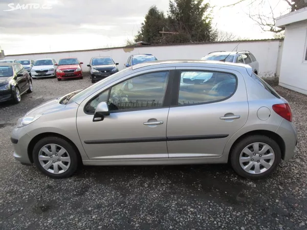 Peugeot 207 1,4 - 54KW + BATERIE - foto 4
