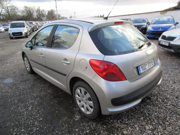 Peugeot 207 1,4 - 54KW + BATERIE - foto 5