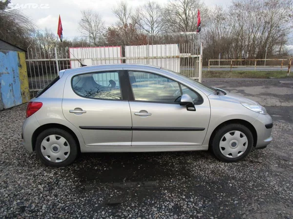Peugeot 207 1,4 - 54KW + BATERIE - foto 8