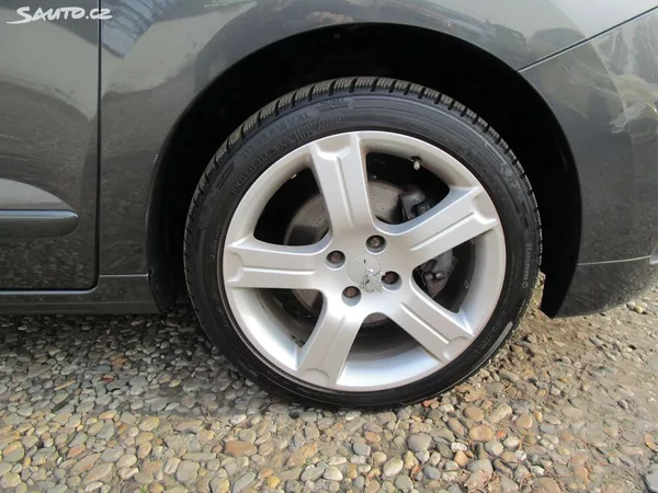 Peugeot 5008 1,6 - 115KW - NOVÁ STK - foto 9
