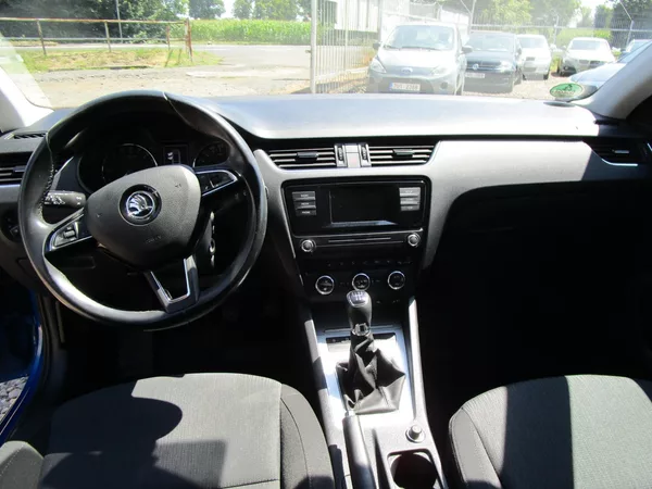 Škoda Octavia 1,6TDI-66KW- KOUPENA V ČR - foto 9