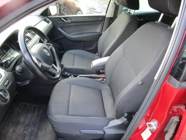 Škoda Rapid - foto 8