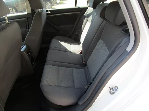 Volkswagen Golf 1,9TDI-77KW - foto 8