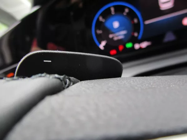 Volkswagen Golf 2,0TDI-DSG-NOVÁ STK+OLEJ - foto 18