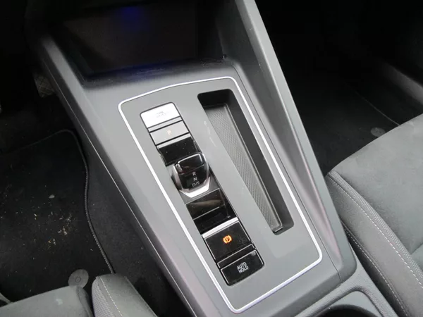 Volkswagen Golf 2,0TDI-DSG-NOVÁ STK+OLEJ - foto 23