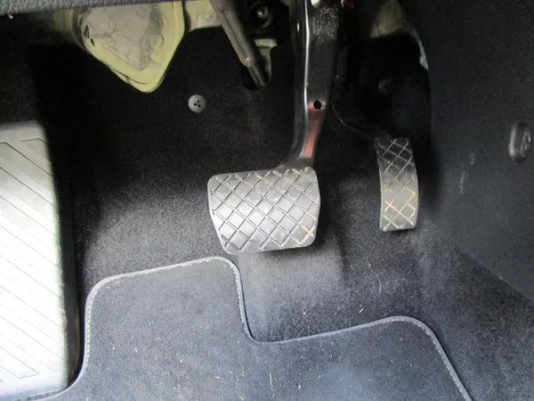 Volkswagen Golf 2,0TDI-DSG-NOVÁ STK+OLEJ - foto 24