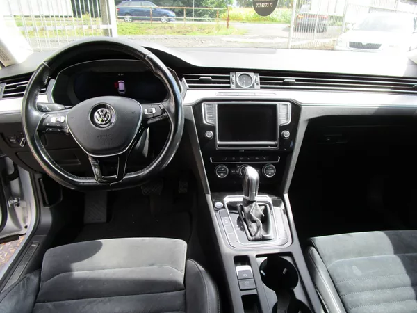 Volkswagen Passat 1,6TDI-88KW-DSG+ZÁVĚS - foto 10