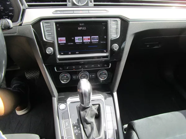 Volkswagen Passat 1,6TDI-88KW-DSG+ZÁVĚS - foto 12