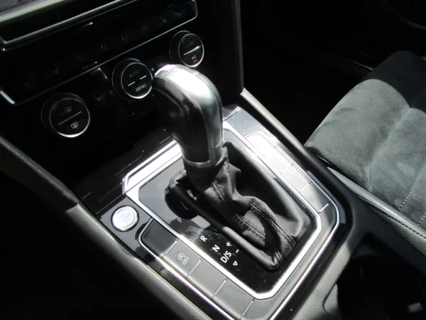 Volkswagen Passat 1,6TDI-88KW-DSG+ZÁVĚS - foto 14