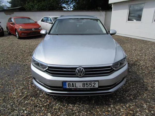 Volkswagen Passat 1,6TDI-88KW-DSG+ZÁVĚS - foto 2
