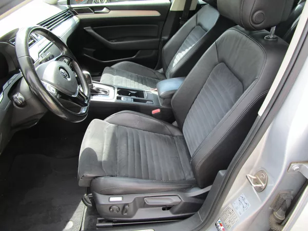 Volkswagen Passat 1,6TDI-88KW-DSG+ZÁVĚS - foto 8