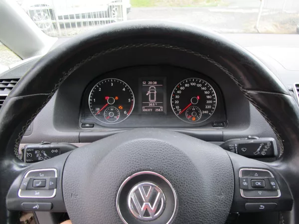Volkswagen Touran 2,0TDI-103KW-NOVÁ STK - foto 10