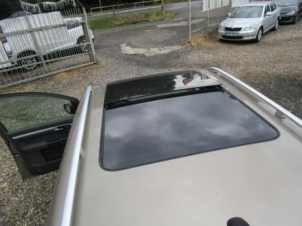 Volkswagen Touran 2,0TDI-103KW-NOVÁ STK - foto 12