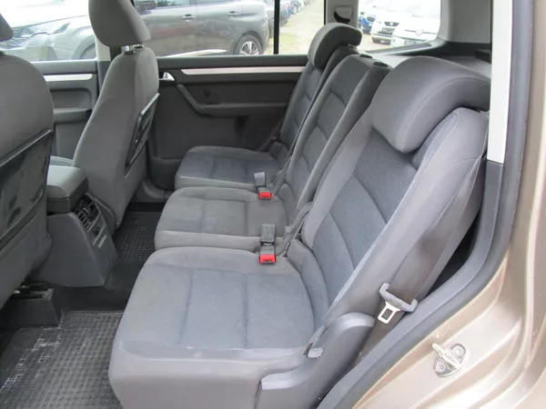 Volkswagen Touran 2,0TDI-103KW-NOVÁ STK - foto 8