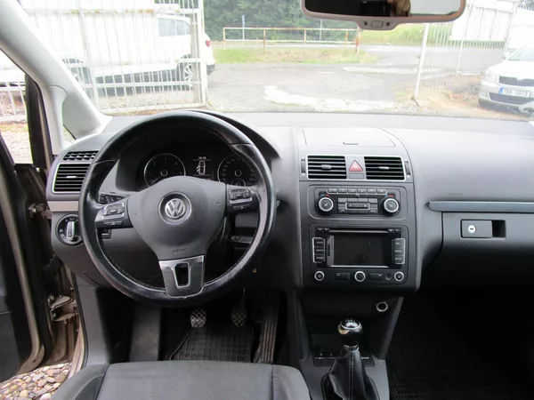 Volkswagen Touran 2,0TDI-103KW-NOVÁ STK - foto 9