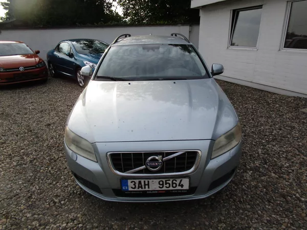 Volvo V70 2,4D-136KW - foto 2