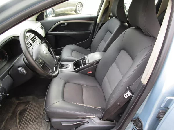 Volvo V70 2,4D-136KW - foto 8
