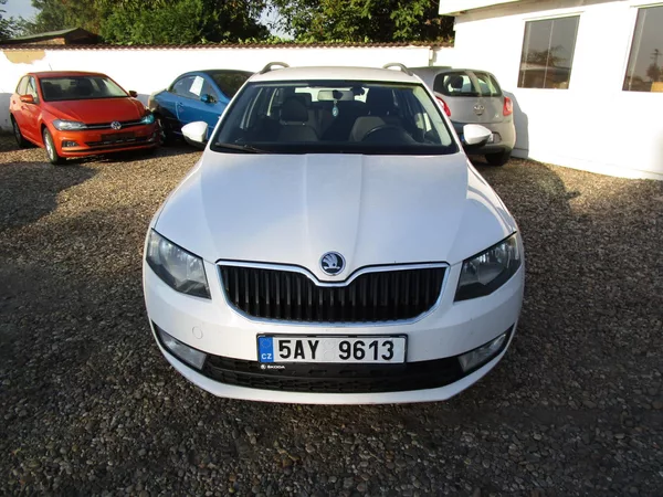 Škoda Octavia 1,6TDI-81KW-KOUPENA v ČR+STK - foto 2